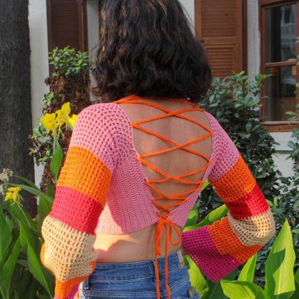 Tığ İşi Kalpli Uzun Kollu Crop Top Sırt Kısmı Görünüm