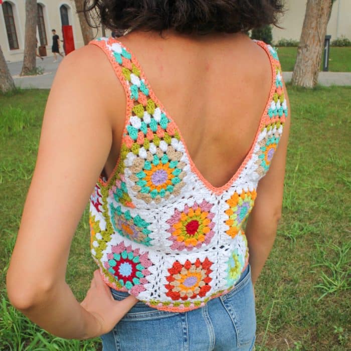 V Yaka Süveter – El Yapımı, Granny Motifli - Image 7