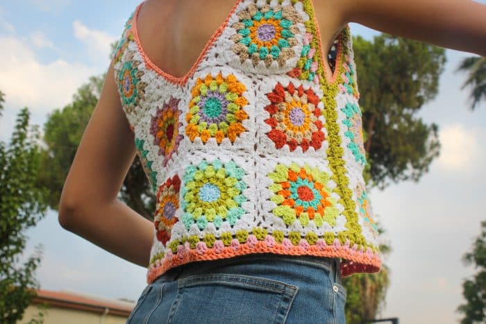 V Yaka Süveter – El Yapımı, Granny Motifli - Image 4