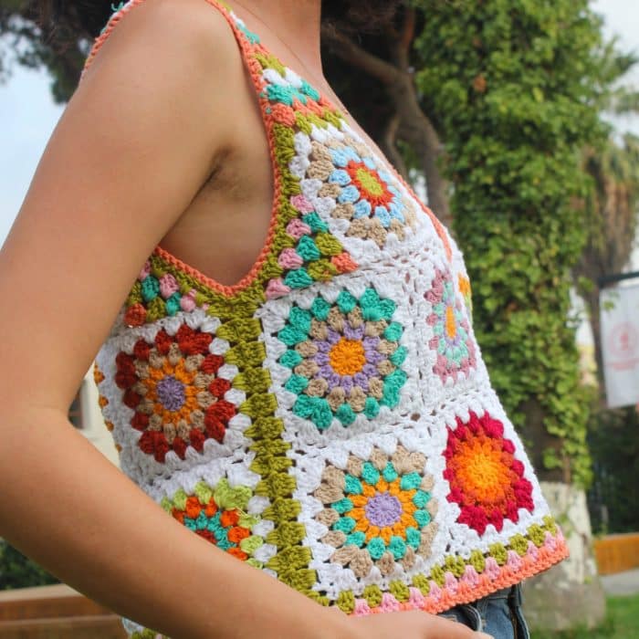 V Yaka Süveter – El Yapımı, Granny Motifli - Image 2