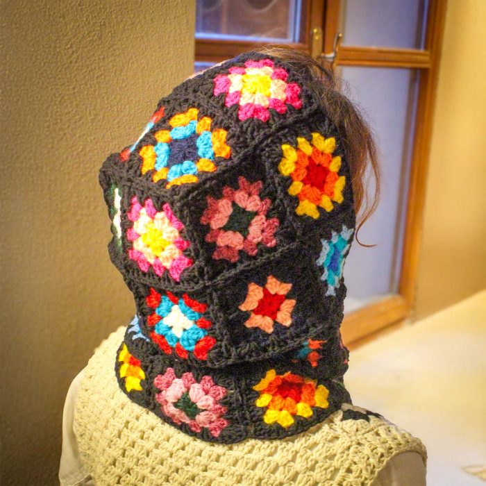 Siyah Klasik Büyükanne Balaklava | 12 Saat El Emeği – Image 3