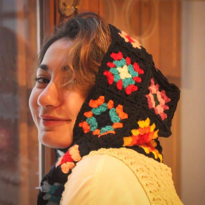 Siyah Klasik Büyükanne Balaklava | 12 Saat El Emeği – Image 2