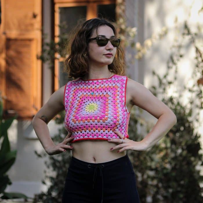 Papatya Desenli Pembe Crop Top – El Örgüsü Yaz Stili – Bild 2