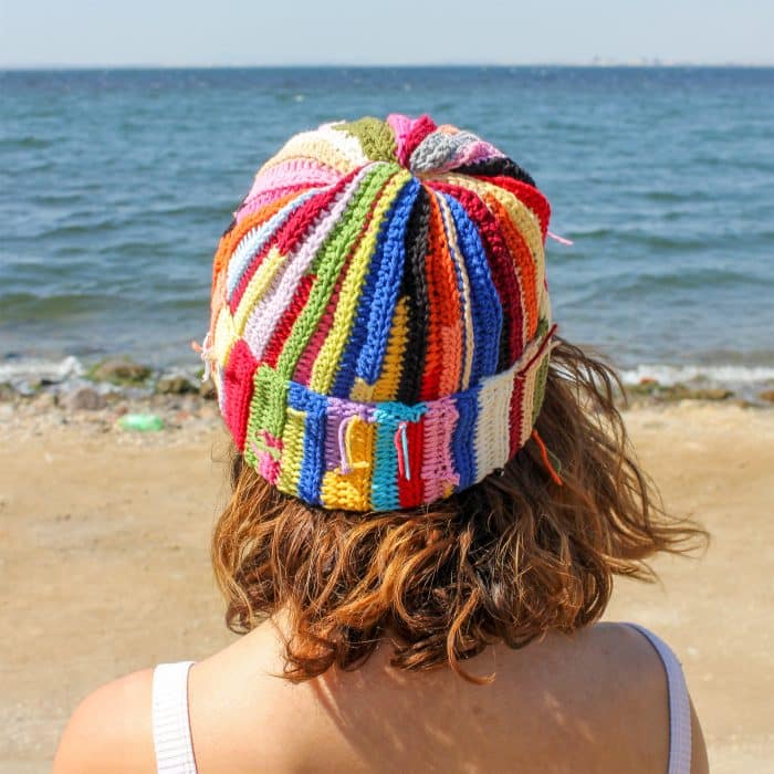 Artık İplerden Renkli Püsküllü Bere - İleri Dönüştürülmüş – Image 4