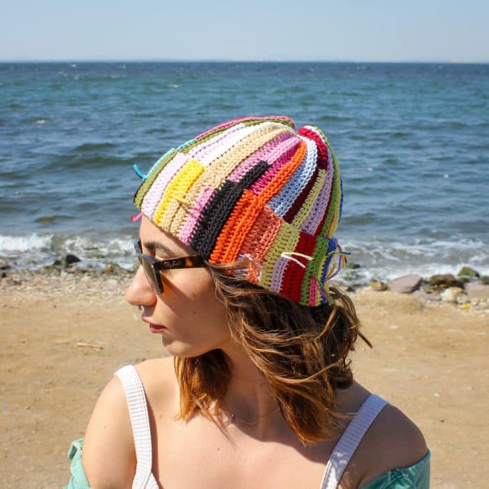 Artık İplerden Renkli Püsküllü Bere - İleri Dönüştürülmüş – Image 3