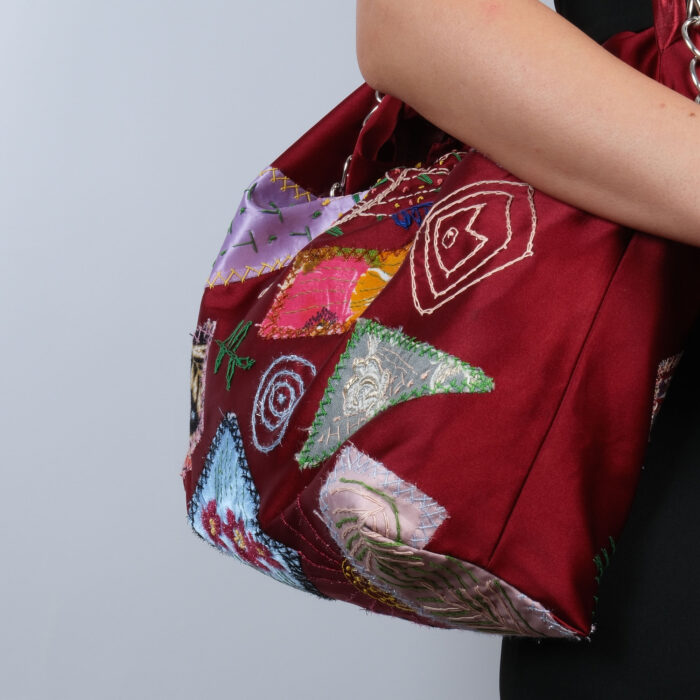 Bordo El Yapımı Omuz Çantası – Zincir Askılı, Saten Astarlı, Eşsiz Tasarım - Görsel 2