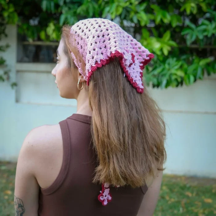 Pembe Çiçekli Örgü Bandana — изображение 2
