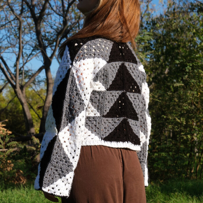 Siyah Beyaz Mozaik Üçgen Desenli Hırka - Görsel 9