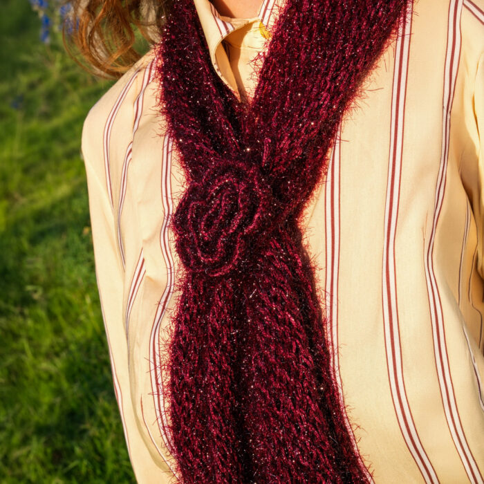 Işıltılı örgü fular – %100 el yapımı güllü tasarım